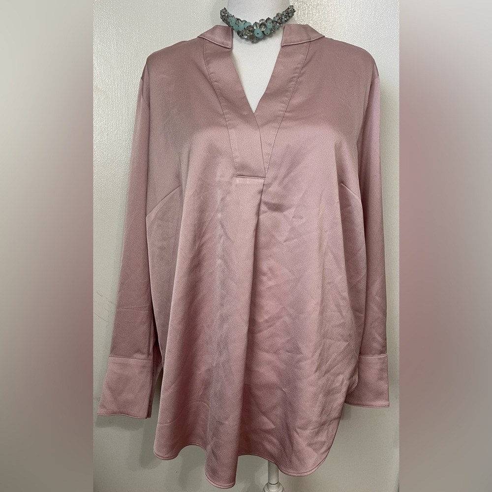 Like new H&M elegant blush Pink long sleeve satin L tunic-like longer in back